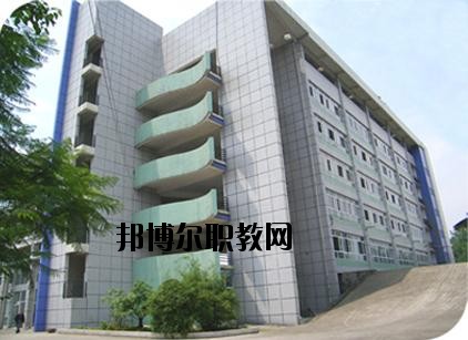 東興區(qū)東方科技職業(yè)技術(shù)學(xué)校2020年報(bào)名條件、招生要求、招生對(duì)象