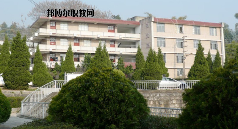 保山隆陽區(qū)職業(yè)技術學校2020年報名條件、招生要求、招生對象