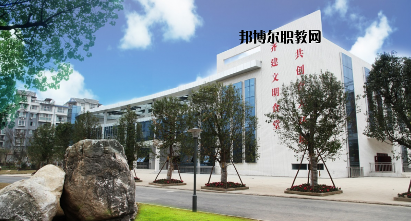 四川服裝藝術(shù)學(xué)校2020年報名條件、招生要求、招生對象