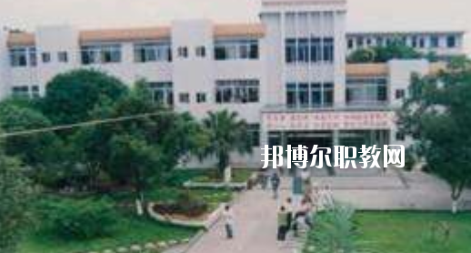 柳州市衛(wèi)生學(xué)校2020年報(bào)名條件、招生要求、招生對(duì)象 