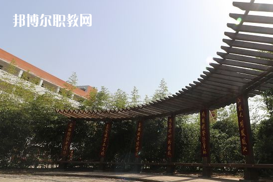 湖北現(xiàn)代農業(yè)技師學院5