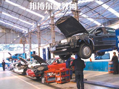 四川2021年男生上汽修學校學什么好