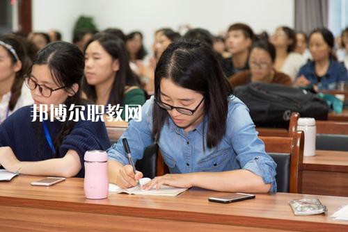 成都2021年幼師學(xué)?？梢詫W(xué)什么