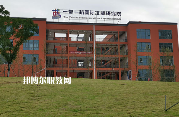 重慶2021年初中畢業(yè)讀什么中專(zhuān)學(xué)校好