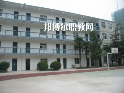 四川2021年上中專(zhuān)學(xué)校多少錢(qián)