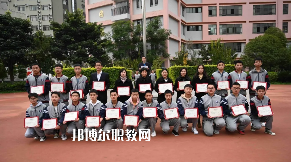 昆明盤(pán)龍職業(yè)高級(jí)中學(xué)怎么樣、好不好