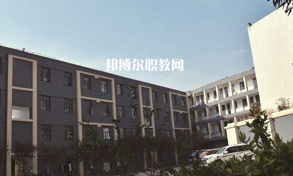 云南冶金高級技工學(xué)校2021年學(xué)費(fèi)。收費(fèi)多少
