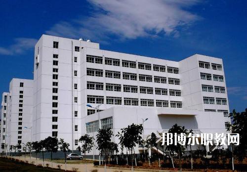 大理衛(wèi)生學(xué)校2021年報名條件、招生要求、招生對象