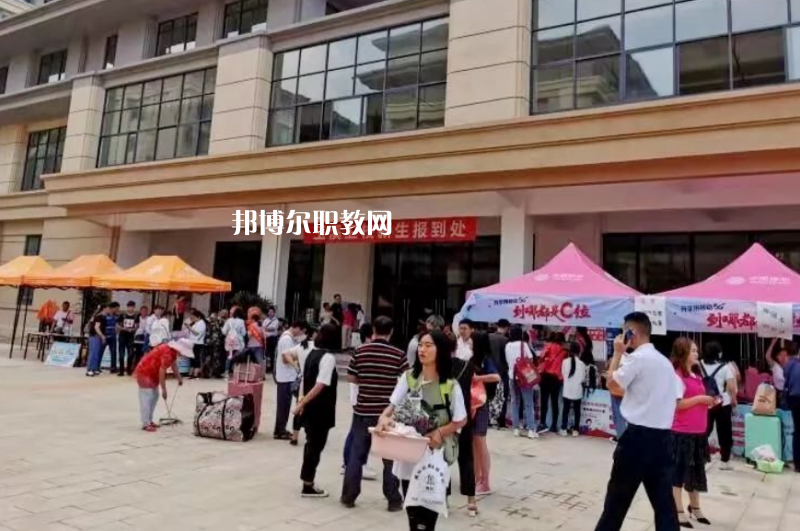 云南玉溪衛(wèi)生學(xué)校2021年報(bào)名條件、招生要求、招生對(duì)象