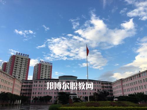 玉溪工業(yè)財貿(mào)學校2021年學費。收費多少
