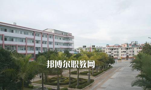 云南省普洱衛(wèi)生學校2021年學費、收費多少