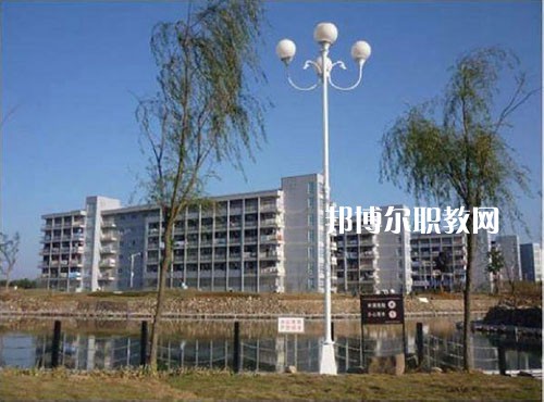 皖南醫(yī)藥衛(wèi)生學(xué)校2021年招生辦聯(lián)系電話(huà)