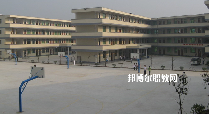 廣東領(lǐng)才技工學(xué)校2022年報(bào)名條件、招生要求、招生對象
