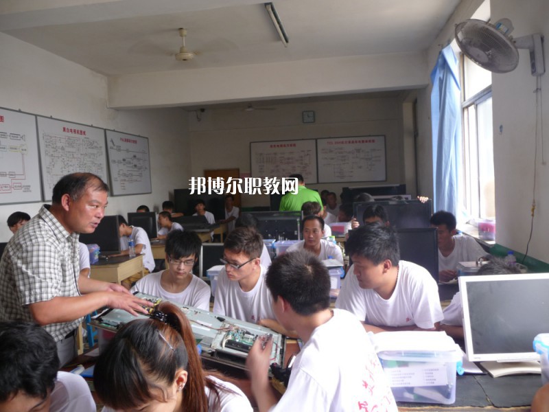蘭州電子工業(yè)學(xué)校2022年學(xué)費、收費多少