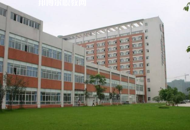 德陽(yáng)中德工業(yè)技術(shù)學(xué)校2022年學(xué)費(fèi)、收費(fèi)多少