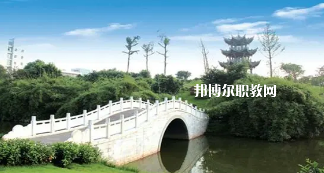 瀘州醫(yī)學院衛(wèi)生學校2022年報名條件、招生要求、招生對象