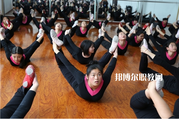 重慶榮昌職業(yè)教育中心2022年學費、收費多少