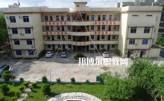 丘北縣民族職業(yè)高級(jí)中學(xué)2022招生辦聯(lián)系電話(huà)