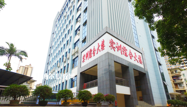 廣西交通運(yùn)輸學(xué)校2022年招生辦聯(lián)系電話(huà)