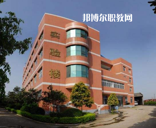 重慶渝東技工學(xué)校2022年報名條件、招生要求、招生對象