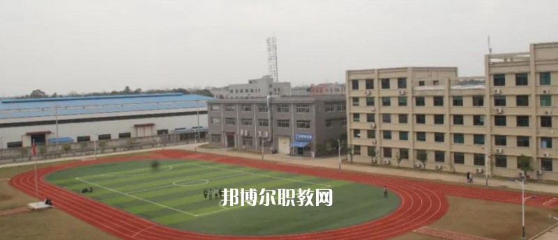 曲靖衛(wèi)生學(xué)校2022年報(bào)名條件、招生要求、招生對象