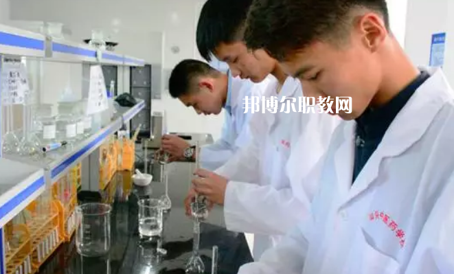 汕頭中醫(yī)藥技工學(xué)校2022年招生辦聯(lián)系電話(huà)