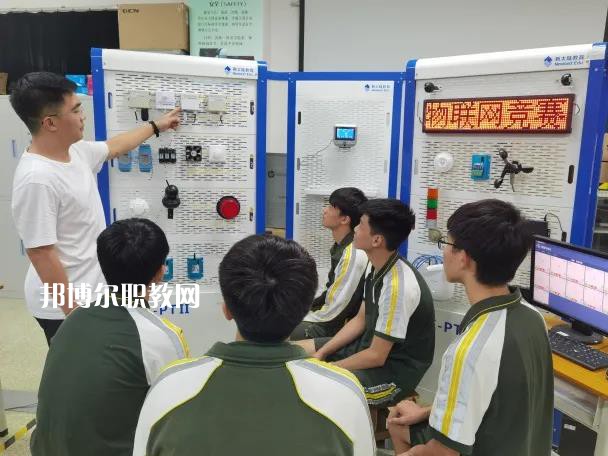 東莞商業(yè)學(xué)校2022年學(xué)費(fèi)、收費(fèi)多少