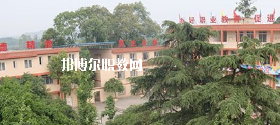 樂(lè)山商務(wù)技工學(xué)校2022年學(xué)費(fèi)、收費(fèi)多少