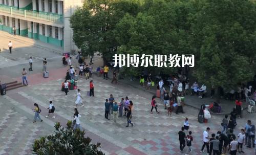 老河口職業(yè)技術(shù)學(xué)校2022年報名條件、招生要求、招生對象