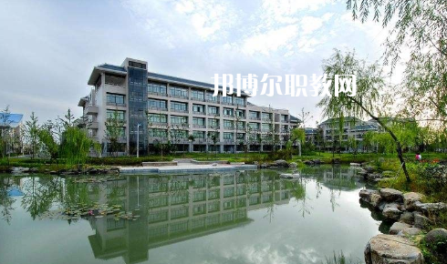 襄樊工業(yè)學(xué)校2022年報名條件、招生要求、招生對象