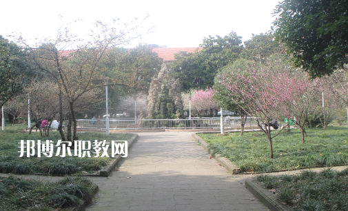 湖北汽車工業(yè)實驗技工學(xué)校2022年報名條件、招生要求、招生對象