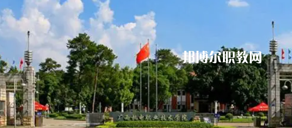 南寧高職?？圃盒Ｅ琶?0強(qiáng)