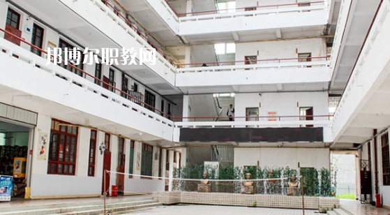 福建新華技術(shù)學(xué)校2023年學(xué)費(fèi)、收費(fèi)多少