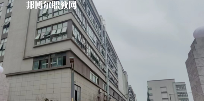 重慶市渝北區(qū)竟成中學(xué)校地址在哪里，哪個地區(qū)，哪個城市?