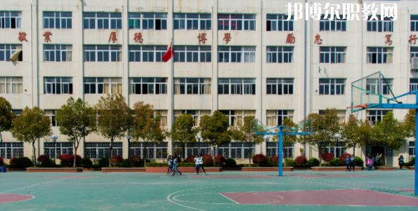南京工業(yè)技術(shù)學(xué)校地址在哪里，哪個地區(qū)，哪個城市?