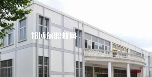 江蘇省金湖中等專業(yè)學校地址在哪里，哪個地區(qū)，哪個城市?