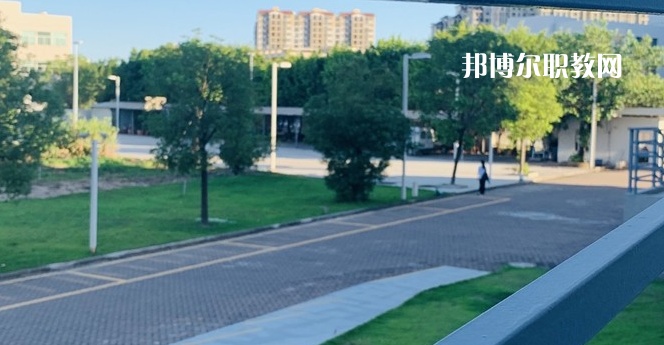 汕頭市科技應用職業(yè)技術學校地址，乘車路線