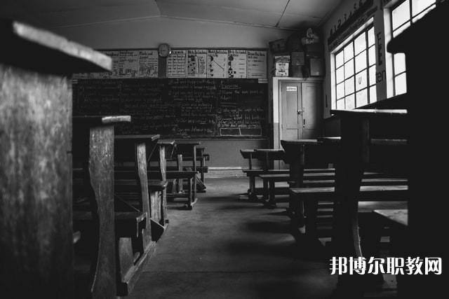 安徽哪里的中專學(xué)校能讀工藝美術(shù)(產(chǎn)品造型設(shè)計與制作)專業(yè)