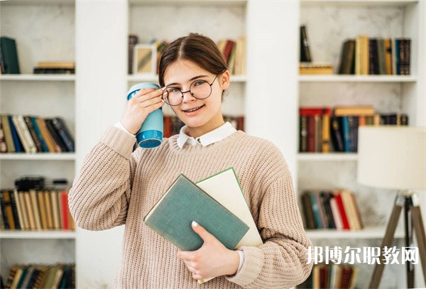 江西哪里的中專學(xué)校能讀新能源汽車維修與檢測專業(yè)