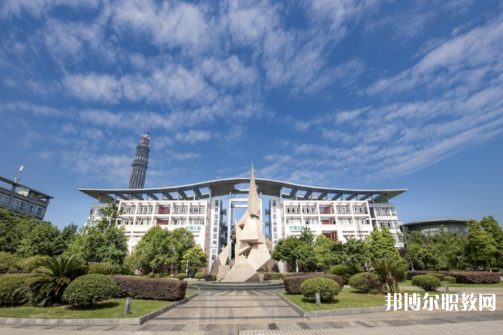 四川城市技師學(xué)院地址，乘車路線 
