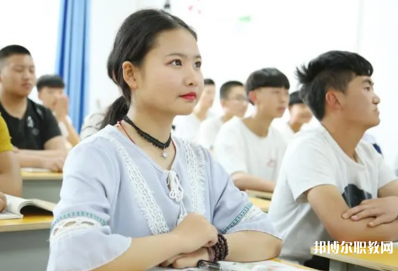 四川2024年上中專學?？刹豢梢钥即髮W