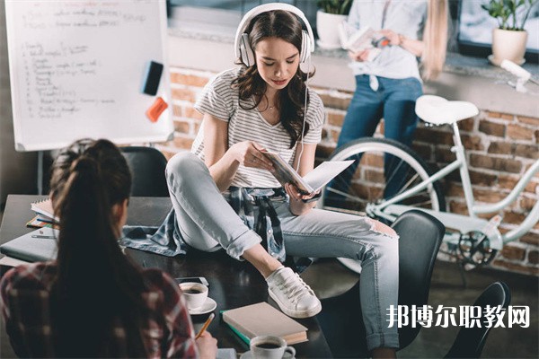 湖南哪里的中職學校能讀服裝(電腦)設計與制作專業(yè)