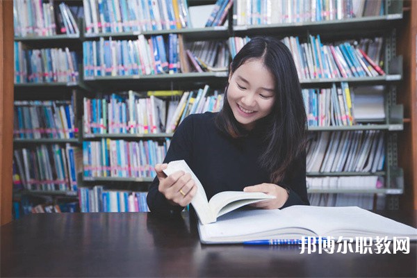 湖南哪里的中專學校能讀算機平面設計專業(yè)