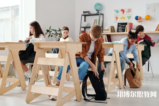廣東哪里的中職學校能讀鐵路客運服務(wù)(城市軌道)專業(yè)