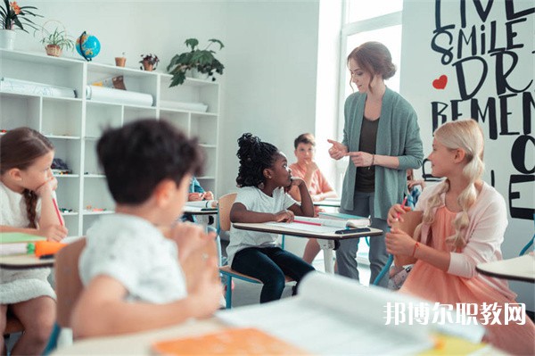 廣東哪里的職業(yè)學(xué)校能讀高鐵服務(wù)專(zhuān)業(yè)