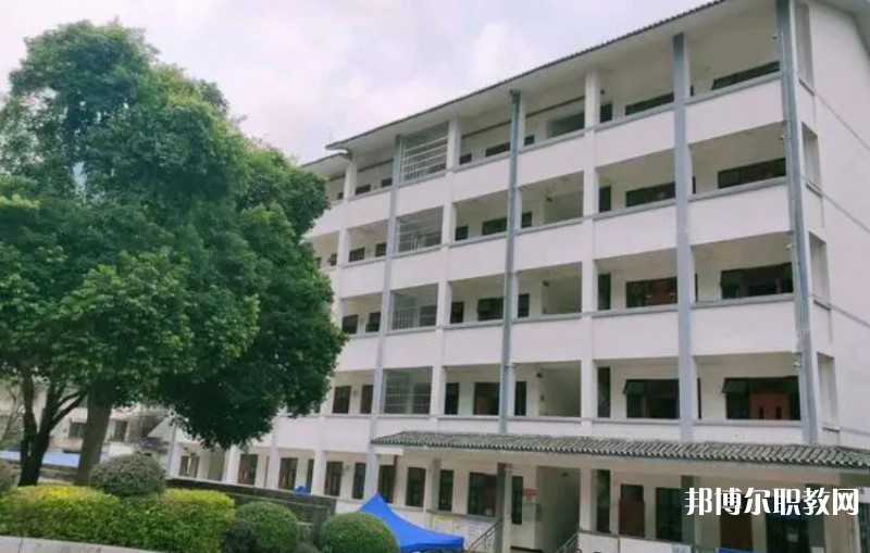 2024陽朔縣中等職業(yè)技術(shù)學(xué)校多少錢 陽朔縣中等職業(yè)技術(shù)學(xué)校各專業(yè)學(xué)費收費標準