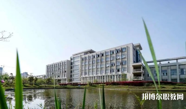 2024蕪湖汽車工程學(xué)校招生計(jì)劃 招生人數(shù)是多少(附要求、條件、對(duì)象)
