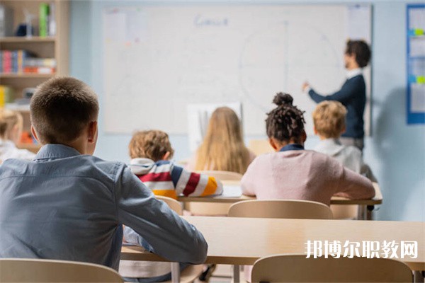 四川哪里的中職學校能讀計算機應(yīng)用及維護專業(yè)