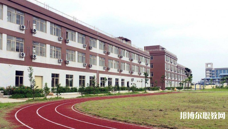 2024廣州市南華工貿(mào)技師學(xué)院多少錢 廣州市南華工貿(mào)技師學(xué)院各專業(yè)學(xué)費收費標準