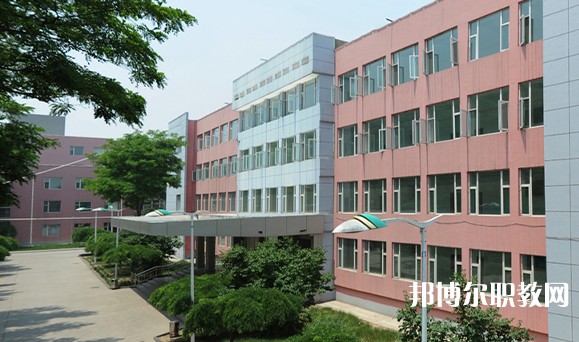 2025山西省潞安職業(yè)中等專業(yè)學(xué)校招生計(jì)劃 招生人數(shù)是多少(附要求、條件、對(duì)象)
